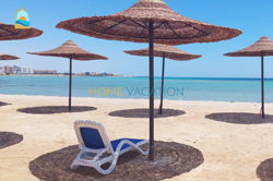 Villa mit privatem Strandzugang und Garten zu verkaufen in El Khayam, Al Ahyaa 